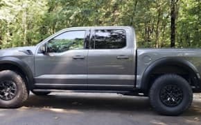 Ford 2023 Raptor side view