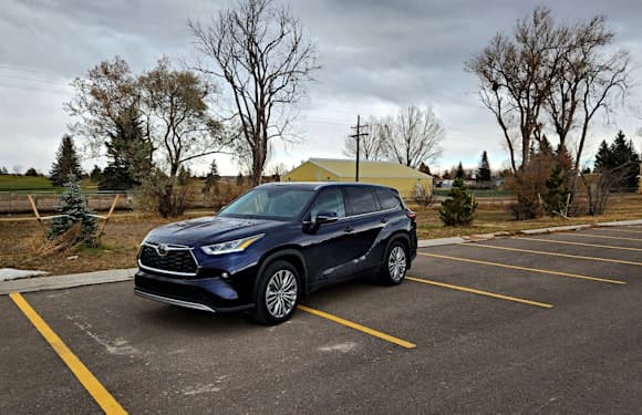 2022 Toyota Highlander front view