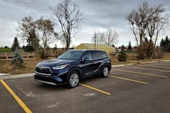 2022 Toyota Highlander front view