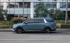2023 Kia Carnival side view