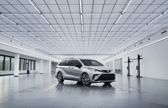 2023 Toyota Sienna front side view
