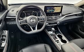 2023 Nissan Altima front seat and dash board