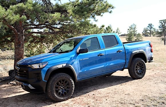 2023 Chevy Colorado front view