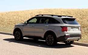 2023 Kia Sorento side and back view
