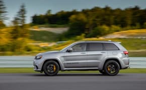 2021 Jeep Grand Cherokee Trackhawk side view