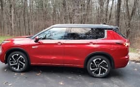 2024 Mitsubishi Outlander PHEV side view