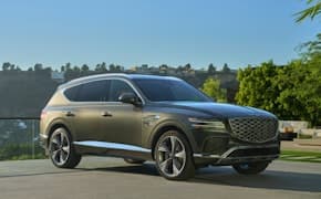 2025 Genesis GV80 side and front view