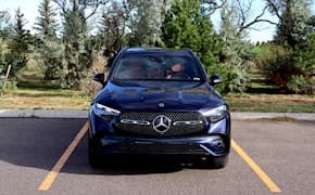 2024 Mercedes-Benz GLC300 front view
